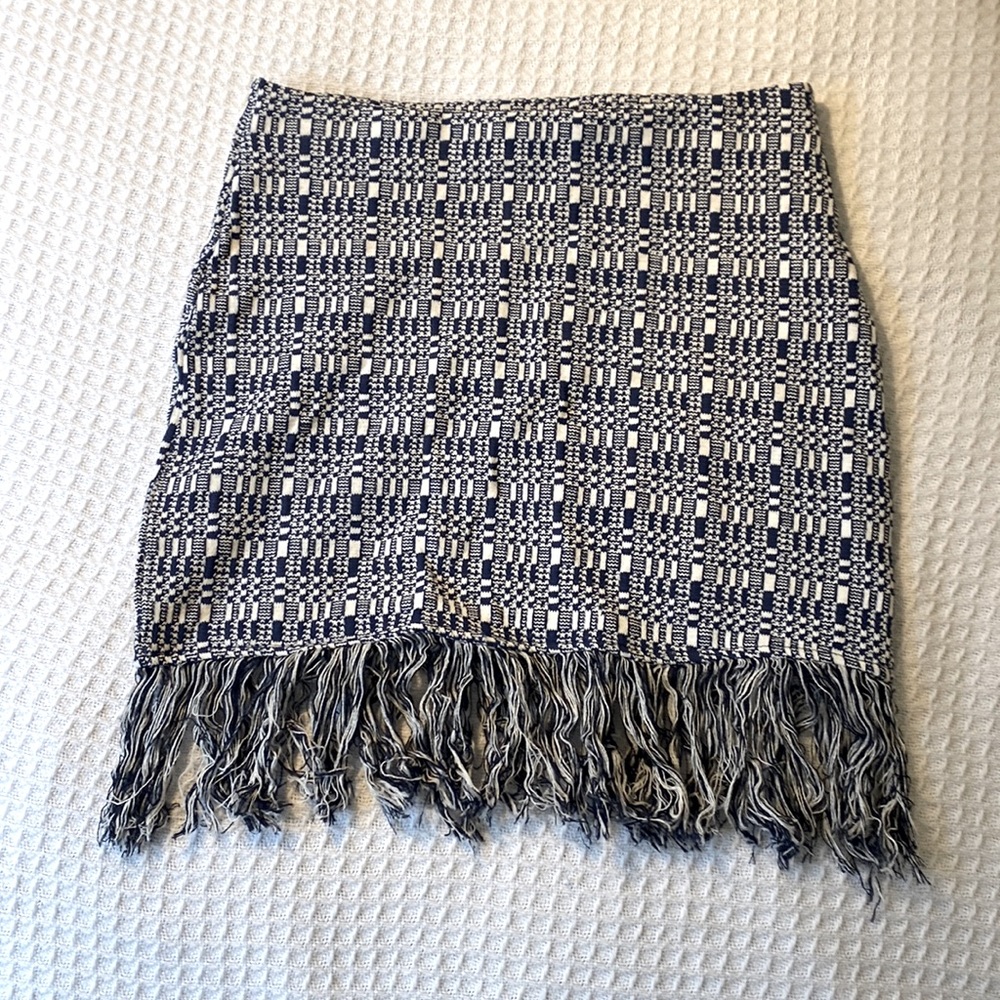 ZARA navy blue and white patterned skirt with fringing at the bottom, large